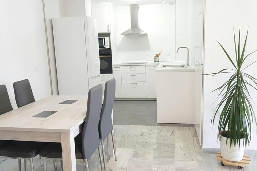 Playa Escollera Apartment เอสเตโปนา ภายนอก รูปภาพ